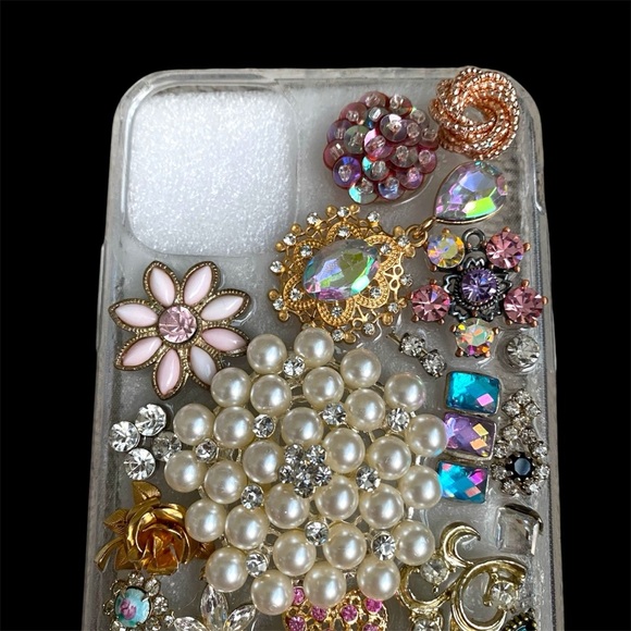 Pink and White Floral Vintage Jewelry iPhone 11 Pro Max Case - Picture 4 of 7